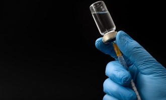 Ata që kanë alergji në ilaçe, ushqim dhe vaksina, s’guxojnë ta marrin vaksinën kundër COVID-19