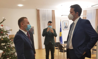 Zemaj takohet me eurodeputetin austriak, flasin për luftën kundër COVID-19