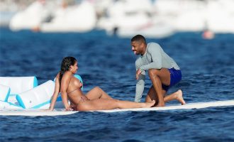 “Mashkulli më seksi i vitit” ikën për pushime me të dashurën e re