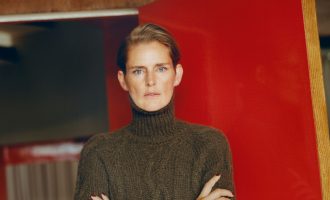 Super-modelja u gjet e pajetë në shtëpi – zbulohet shkaku i vdekjes