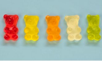 Pse na dhembin dhëmbët kur hamë ëmbëlsira?