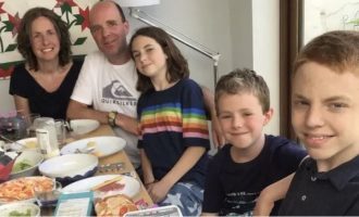 Kjo nënë u përball me zgjedhjen më të vështirë: T’i shpëtojë jetën vajzës apo djalit të saj?