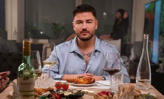 Karriera i imponon udhëtime të shpeshta – Ardian Bujupi i nënshtrohet testit COVID dhe ndau rezultatin