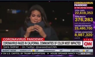 Gazetarja shpërthen në lot gjatë raportimit për situatën me Coronavirus