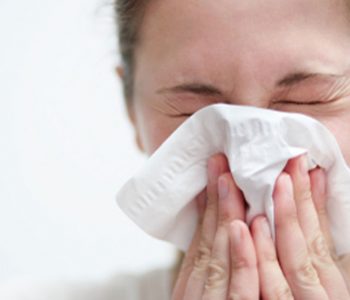 A mundet që COVID-19 një ditë të bëhet një e ftohur e zakonshme?