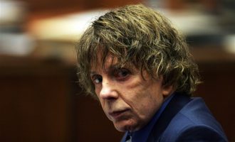 Ndahet nga jeta producenti i famshëm i dënuar për vrasje