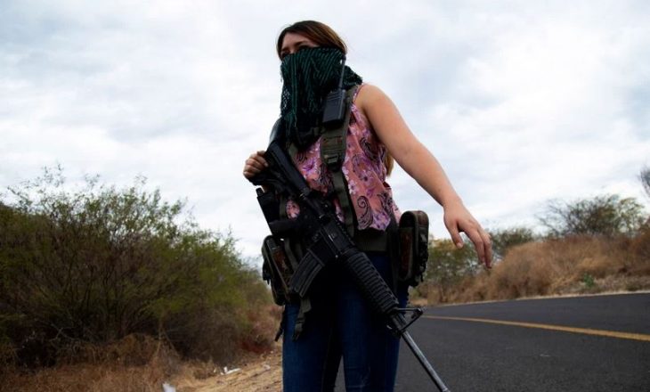 Gratë e Meksikës rrekin armët për të luftuar kundër karteleve të drogës