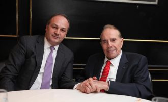 Hoxhaj zhvillon bisedë telefonike me senatorin Dole