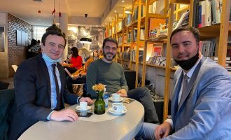 Profesori universitar Gola aderon në Vetëvendosje