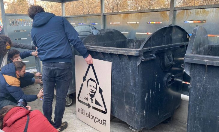 “Recycle Bin”, PSD vendosë portretin e Kurtit në kontejner