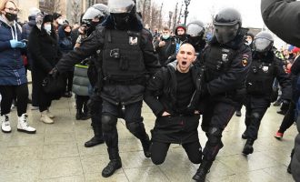 Arrestohen protestuesit që kërkuan lirimin e opozitarit rus Navalny