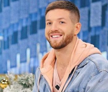 Fotografi shqiptar zbulon se u pagua qindra mijëra dollarë për një set fotografik