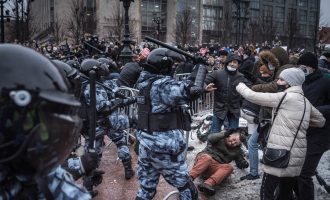 Rusia arreston rreth 260 protestues pro Navalny-t