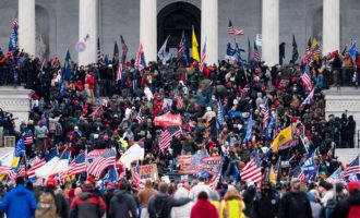 Protestuesit futen në Kongresin amerikan