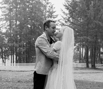 COVID-19 i solli dashurinë – Pamela Anderson martohet