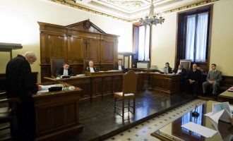 Ish-kreu i bankës së Vatikanit u shpall fajtor për pastrim parash