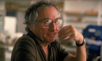 Regjisori i njohur hollivuadian ndërron jetë në moshën 101 vjeçare