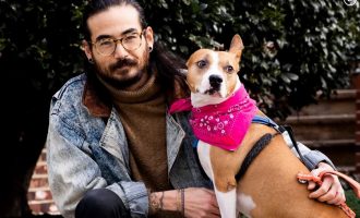 Ky burrë zgjodhi burgun në vend se të hiqte dorë nga qeni i tij