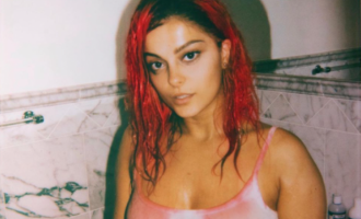 Bebe Rexha nuk është më flokëkuqe