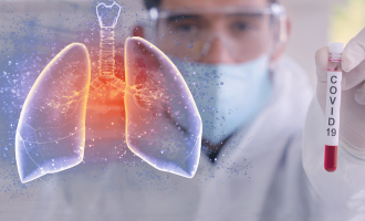 Studimi: COVID-19 dëmton mushkëritë më shumë sesa pirja e duhanit