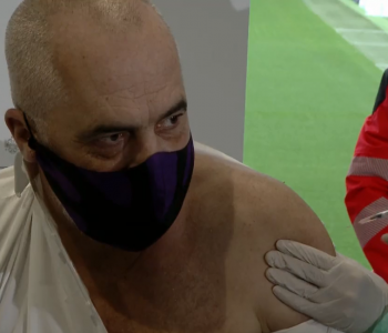 Edi Rama receives first dose of anti-COVID vaccine