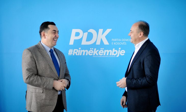 Gazetari Menduh Abazi i bashkohet PDK-së