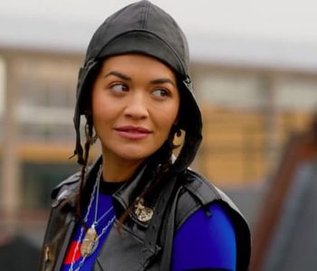 Gjithnjë një adhuruese e zjarrtë e Charles Dickens, sot Rita Ora luan një rol frymëzuar nga libri i tij