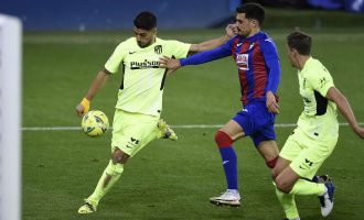 Atletico mposht Eibar-in me dy golat e Luis Suarez, përforcon vendin e parë në La Liga