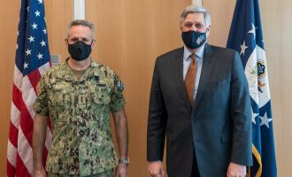 Siguria e Kosovës: Ambasadori amerikan takohet me komandantin e KFOR-it