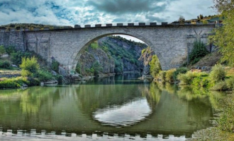 Dyshohet se një person u hodh nga Ura e Fshajtë