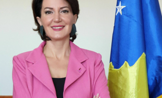 Rrugëtimi nga fëmijëria deri në Presidencë, letër për vajzat e reja të Kosovës