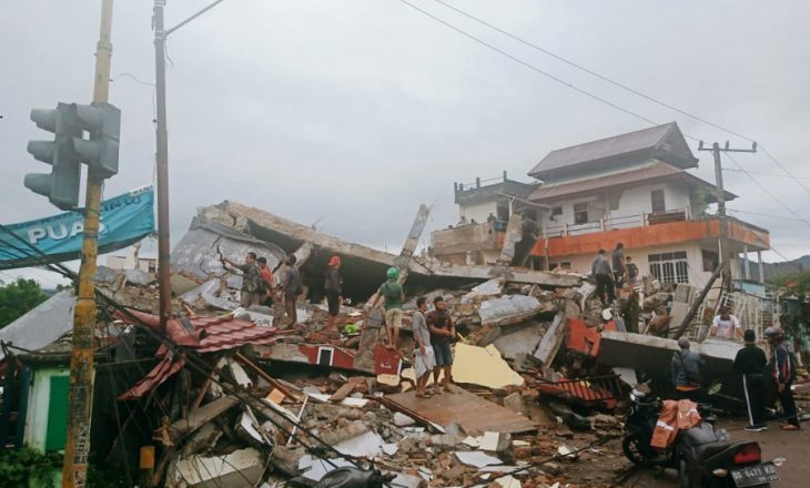 Tërmet në Indonezi, 36 të vdekur e qindra të lënduar