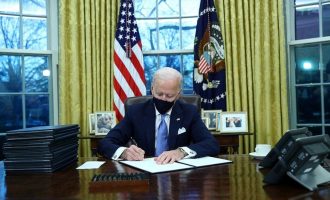 Biden ka anuluar fondet që ishin destinuar për ndërtimin e murit në kufirin SHBA-Meksikë