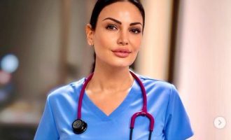 Bleona Qereti merr vaksinën anti-COVID