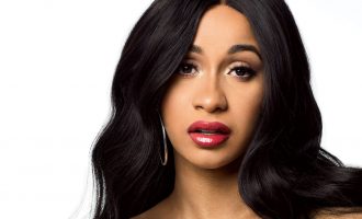 Cardi B paralajmëron prindërit: “Muzika ime nuk është për fëmijë”