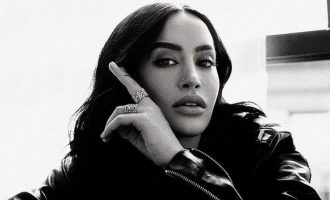 Ikona e repit amerikan vesh trikon me fytyrën e Dafina Zeqirit