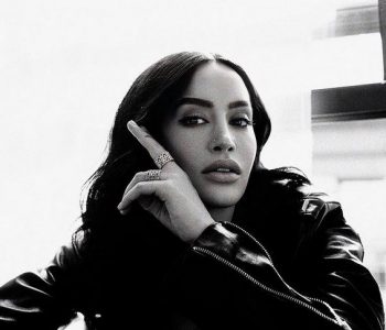 Ikona e repit amerikan vesh trikon me fytyrën e Dafina Zeqirit