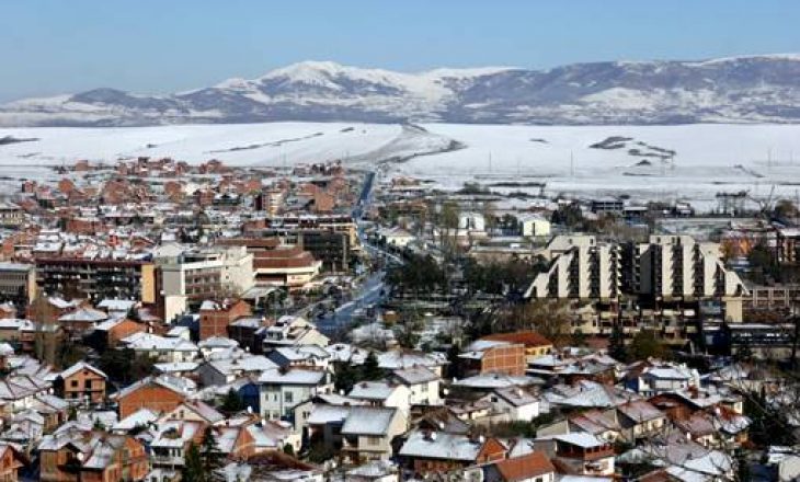 Një lagje në një fshat të Gjakovës ndalon të gjitha tubimet e partive politike