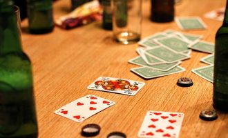 Kapen “mat” 12 persona duke luajtur bixhoz.