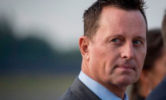 Grenell përmend Kosovën e Serbinë për ta “sulmuar” administrarën Biden