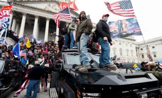 Demokratët insistojnë në shkarkimin e Trump-it