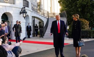 Trump respekton traditën, i lë një shënim Biden-it