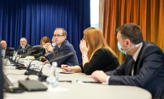 Hoti takohet me sindikalistët, premton shtesa për angazhimin gjatë pandemisë COVID-19