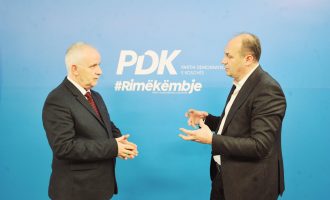 Edhe një gazetar aderon në PDK