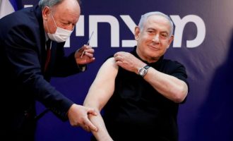 Kryeministri izraelit merr dozën e dytë të vaksinës kundër COVID-19