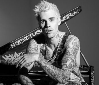 Në një video, Justin Bieber na tregon se si ‘zhduk’ të gjitha tatuazhet