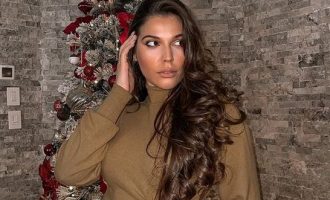 Keisi na befasoi me një tatuazh që shtrihet përgjatë gjithë krahut të saj