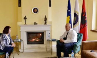 Magbule Shkodra i tregoi AAK-së se nuk dëshiron të kandidojë për deputete, partia megjithatë prapë e ka futur në listë