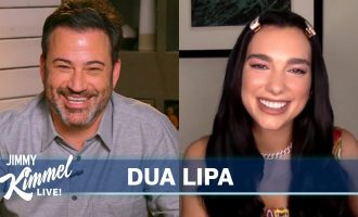 “Nëse të kruhet e dora e majtë do të marrësh para” – Dua Lipa u tregon amerikanëve supersticione të shqiptarëve