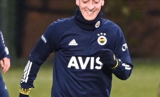 Ozil-it i kthehet buzëqeshja